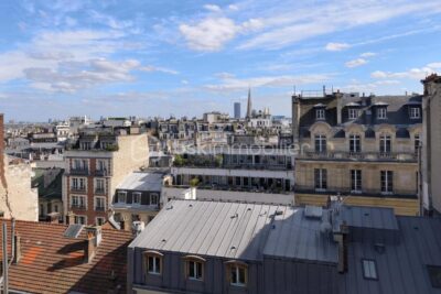 Chambre de service avec vue sur toits de Paris – PARIS 8 – 1 pièce – 1 chambre – 7 m²
