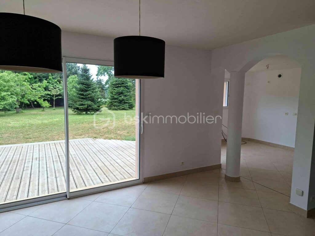 Belle maison contemporaine lumineuse et calme – 5 pièces – 3 chambres – 151 m²