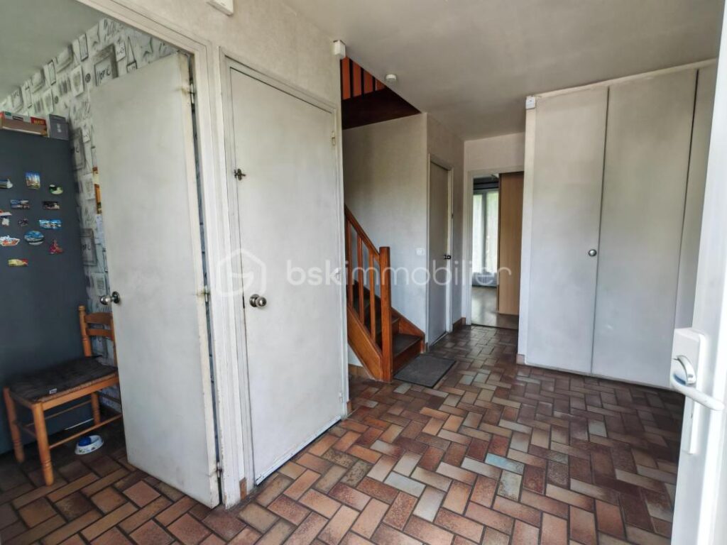 Maison familiale 5 pièces sur 3 niveaux – 137 m² – total surface au sol 250 m2 – Terrain 616m2 – Osny (95) – 5 pièces – 4 chambres – 137 m²