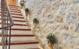 Mas de caractère de 250m2 – 6ch – sur 10000m2 au calme absolu – Cadre provençal d’exception à proximité du Golf de Pont Royal – 7 pièces – 6 chambres – 226 m²