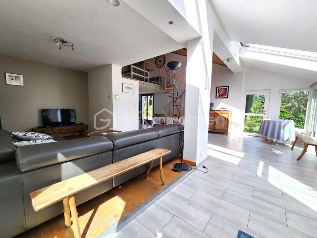 VILLA D&rsquo;EXCEPTION SUR LES HAUTEURS DE TOURBES AVEC UN APPARTEMENT INDÉPENDANT – 6 pièces – 3 chambres – 170 m²