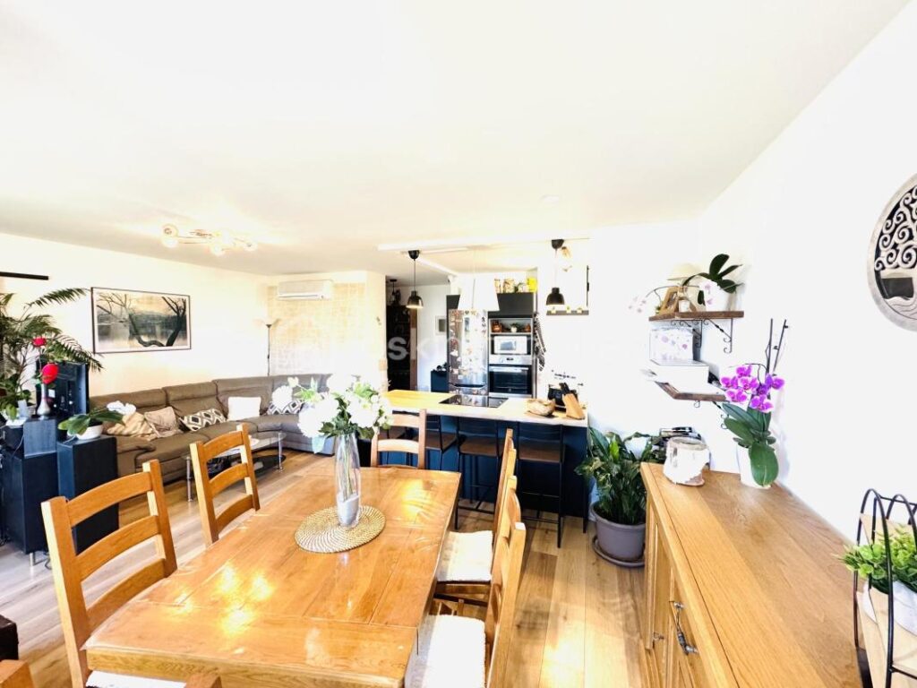 Appartement T4 de 78 m2 avec place de parking – Marseille 12 e – 4 pièces – 3 chambres – 77 m²