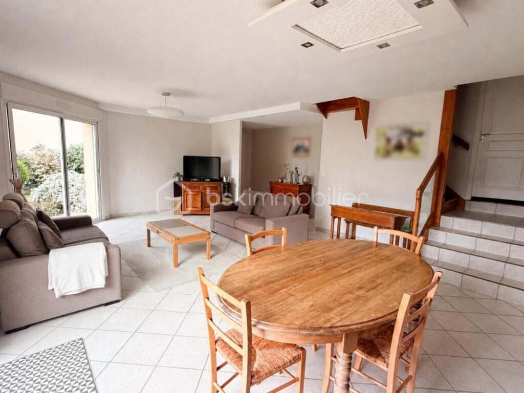 Maison 138m2 4 chambres + 1 bureau – 7 pièces – 4 chambres – 138 m²
