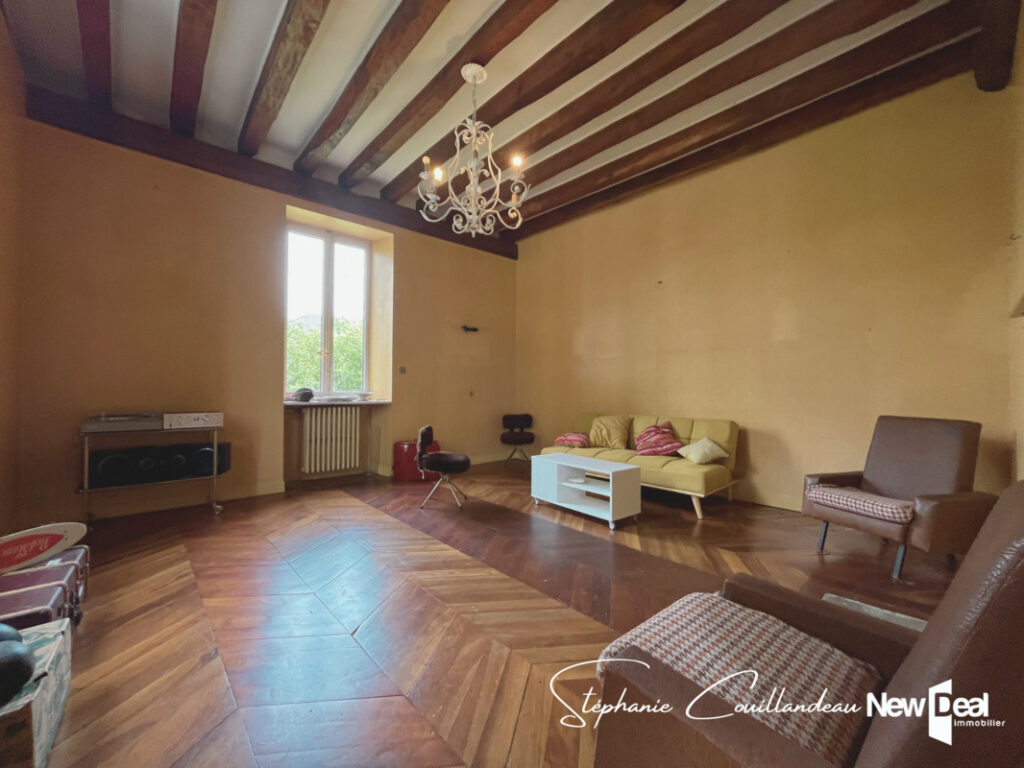 Grande maison de maître sur les hauteurs de Chambéry (limite Sonnaz) au calme avec vue dégagée – 8 pièces – 6 chambres – 213 m²