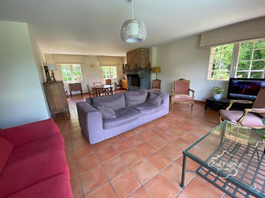 Villa dans un parc paysagé – 7 pièces – 5 chambres – 180 m²