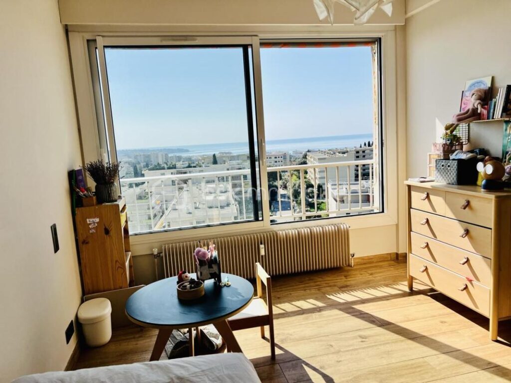 3 P, 72 M² – VUE MER PANORAMIQUE – 8ÈME ÉTAGE – ROI SOLEIL ANTIBES – 3 pièces – 2 chambres – 71 m²