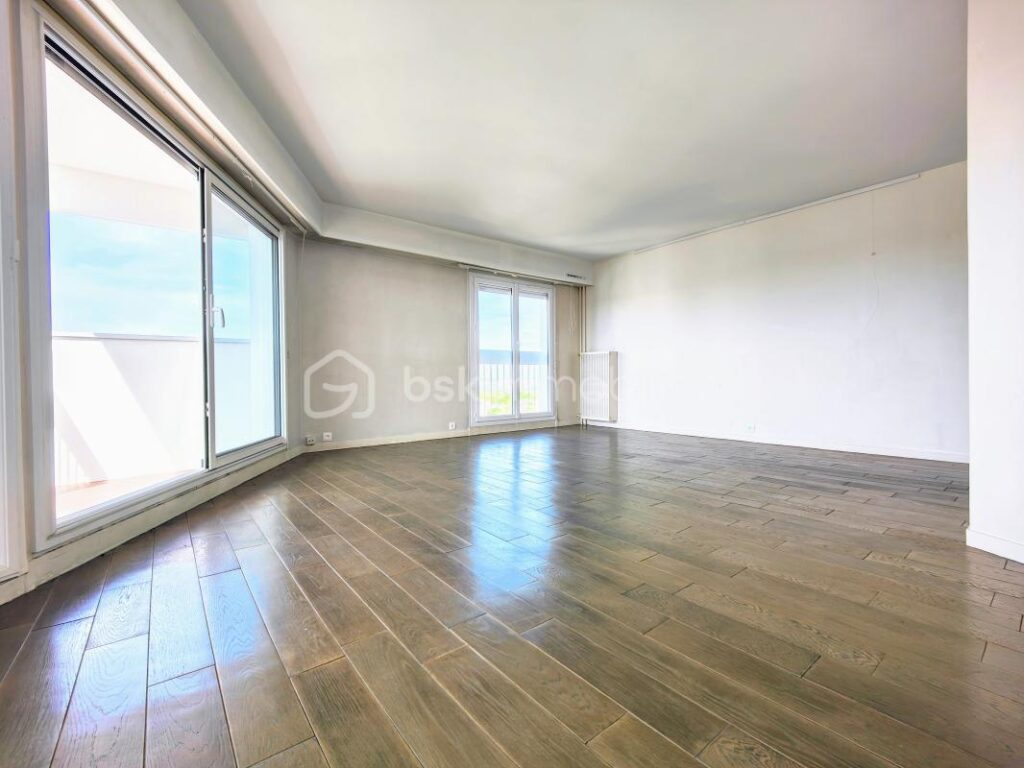 Bel appartement 3 chambres av 2 grands balcon cave 2 pl parking – 5 pièces – 3 chambres – 96 m²