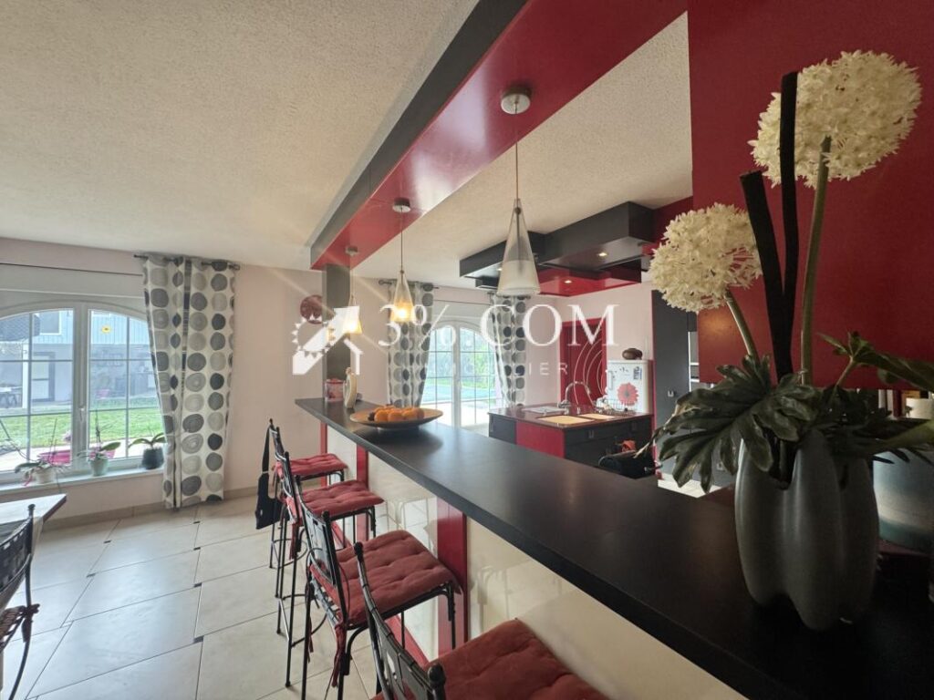 3%COM Belle demeure avec piscine du 27 ares – 8 pièces – 7 chambres – 360 m²