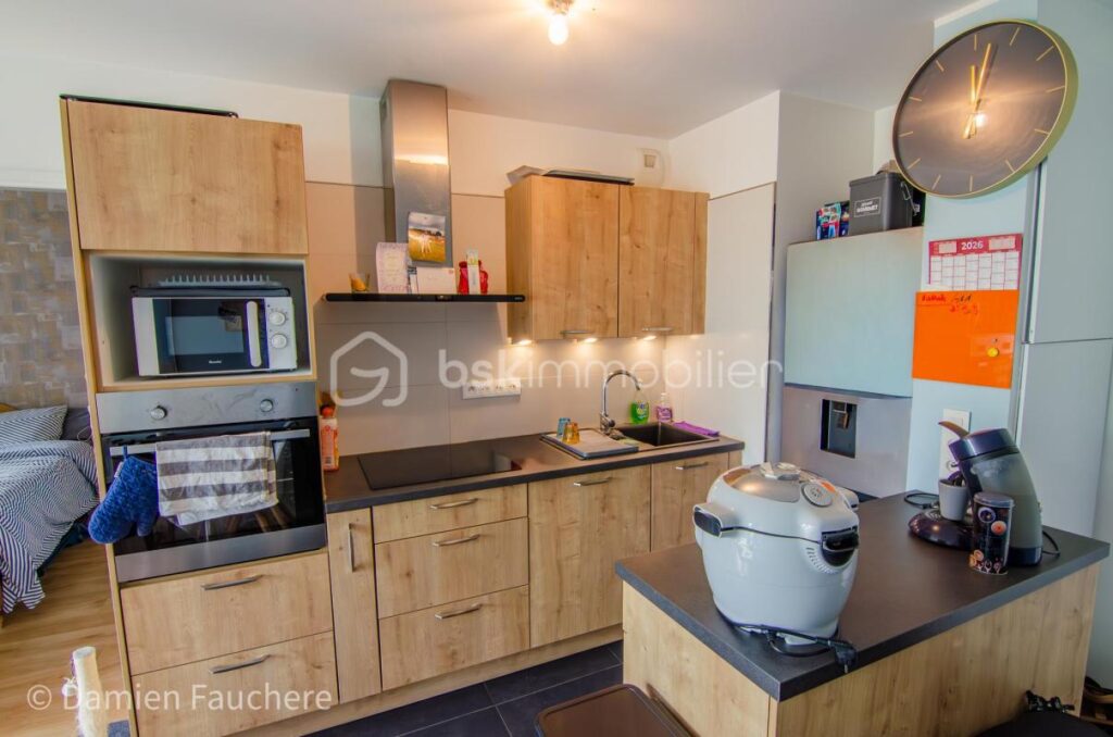 Appartement F2 lumineux – 2014 – Dernier étage avec balcon et parking sécurisé – 2 pièces – 1 chambre – 41 m²