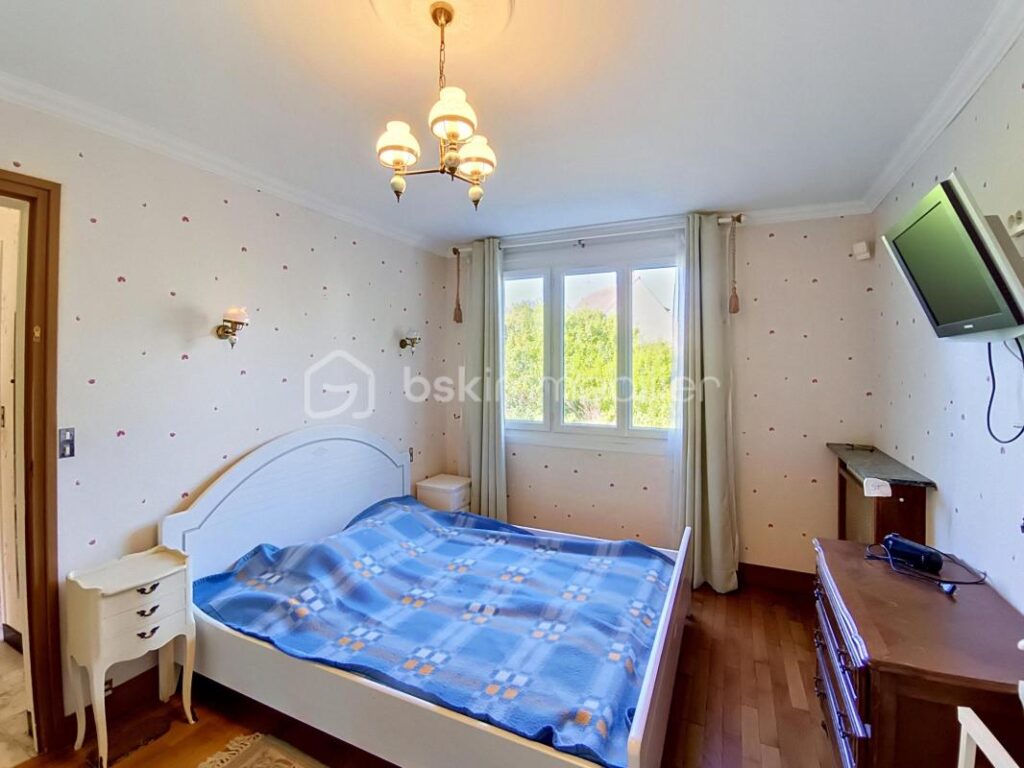 Maison familiale avec sous-sol total – Secteur calme et recherché de Louvres – 7 pièces – 4 chambres – 132 m²