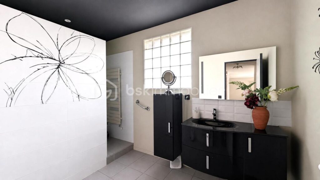 Maison familiale sans vis-à-vis avec piscine sur 2 000 m² de terrain – 6 pièces – 5 chambres – 160 m²