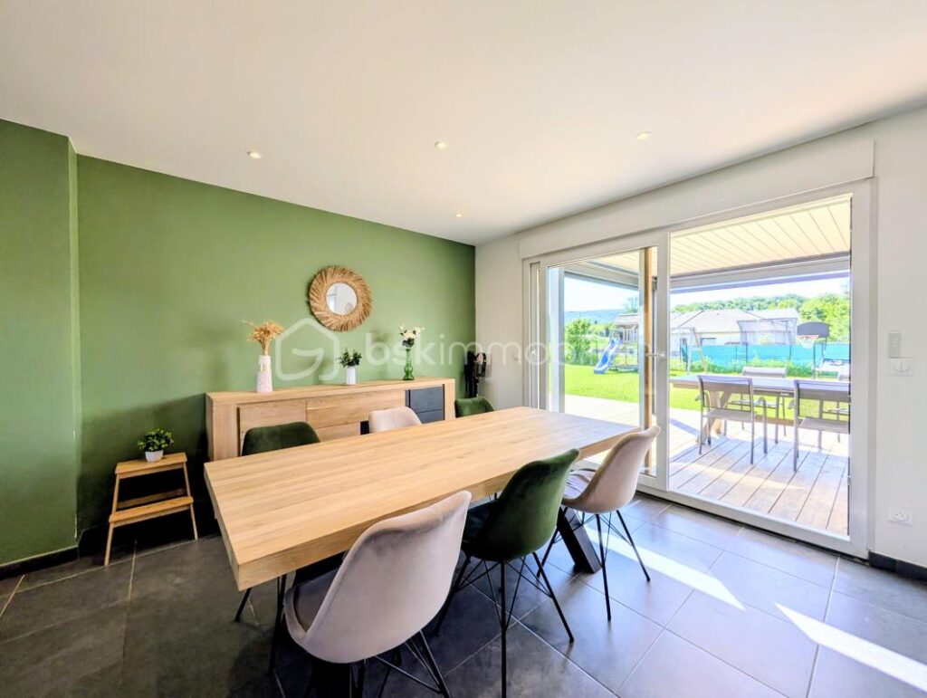 HAUTEVILLE-SUR-FIER — MAISON RECENTE — 4 CHAMBRES — CALME — VUE DEGAGEE — TERRASSE — JARDIN – 5 pièces – 4 chambres – 101 m²