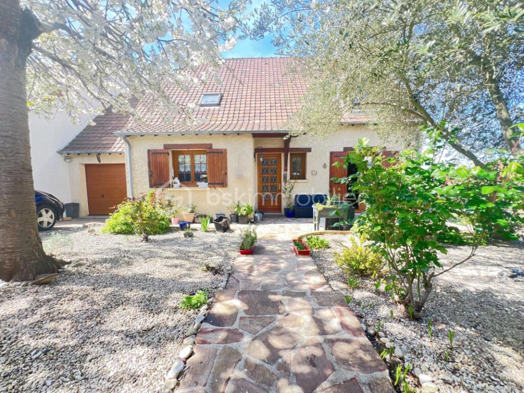 Maison familiale 129 m² – Longjumeau (proche Ballainvilliers et Morangis) – avec piscine – 6 pièces – 4 chambres – 129 m²