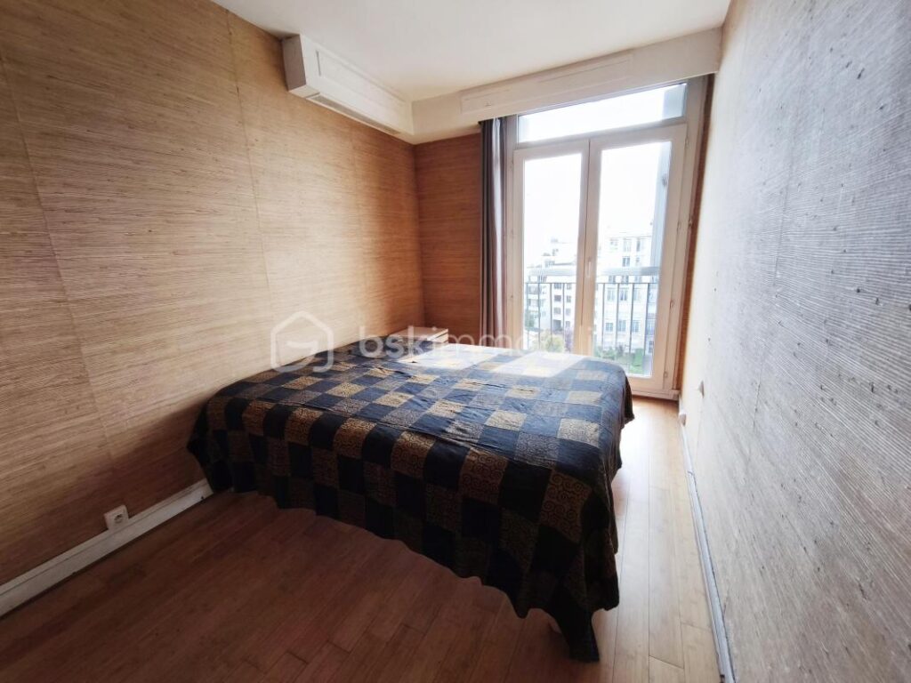 3 pièces lumineux au dernier étage avec vue dégagée et balcon – 3 pièces – 2 chambres – 52 m²