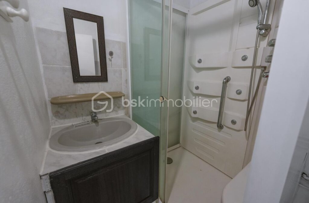 À VENDRE – 2 maisons jumelée avec vue mer pour le prix d&rsquo;une – NR pièces – 5 chambres – 214 m²