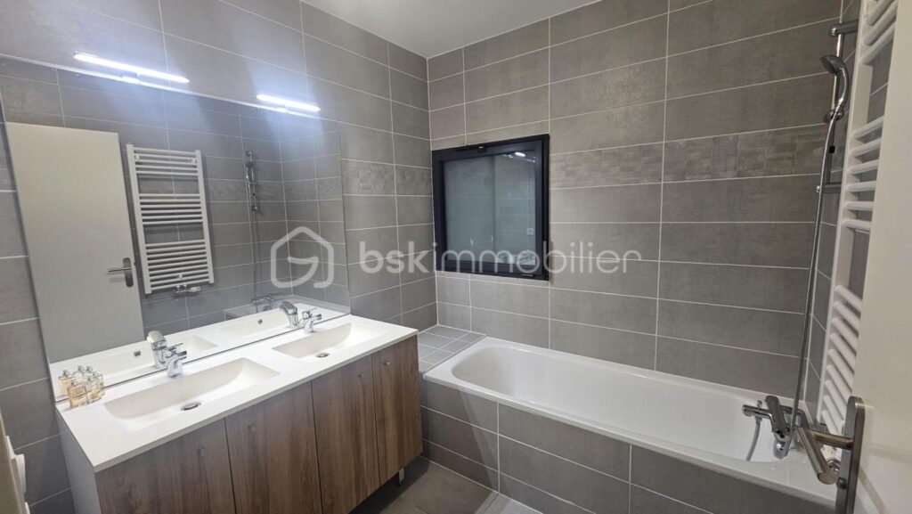 Maison Duplex T5 Neuve avec Jardin et Garage – Le Taillan-Médoc – 5 pièces – 4 chambres – 91 m²