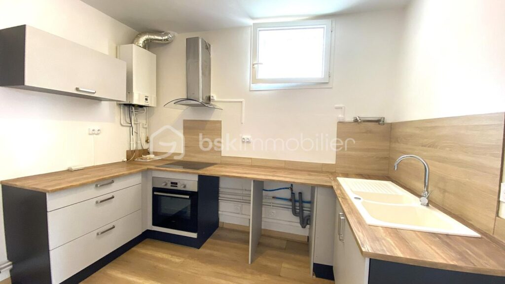 Appartement T4 rénové – 78 m² – Dernier étage – Proximité immédiate centre-ville Saint-Affrique – 4 pièces – 3 chambres – 78 m²