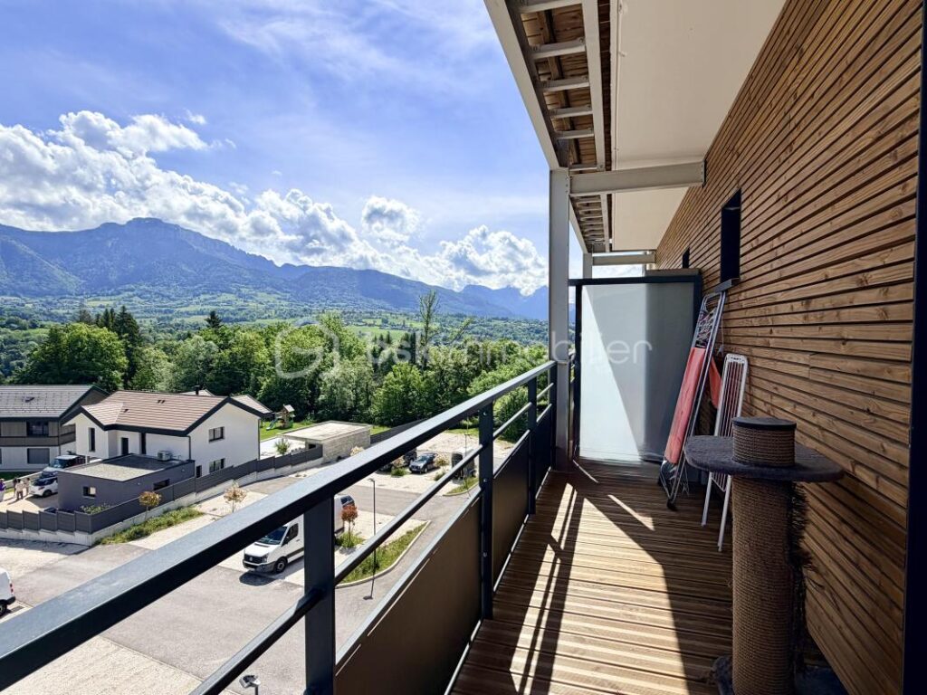 Studio avec cave et 2 places de stationnement entièrement rénové à Saint-Martin-Bellevue – 1 pièce – NR chambres – 24 m²