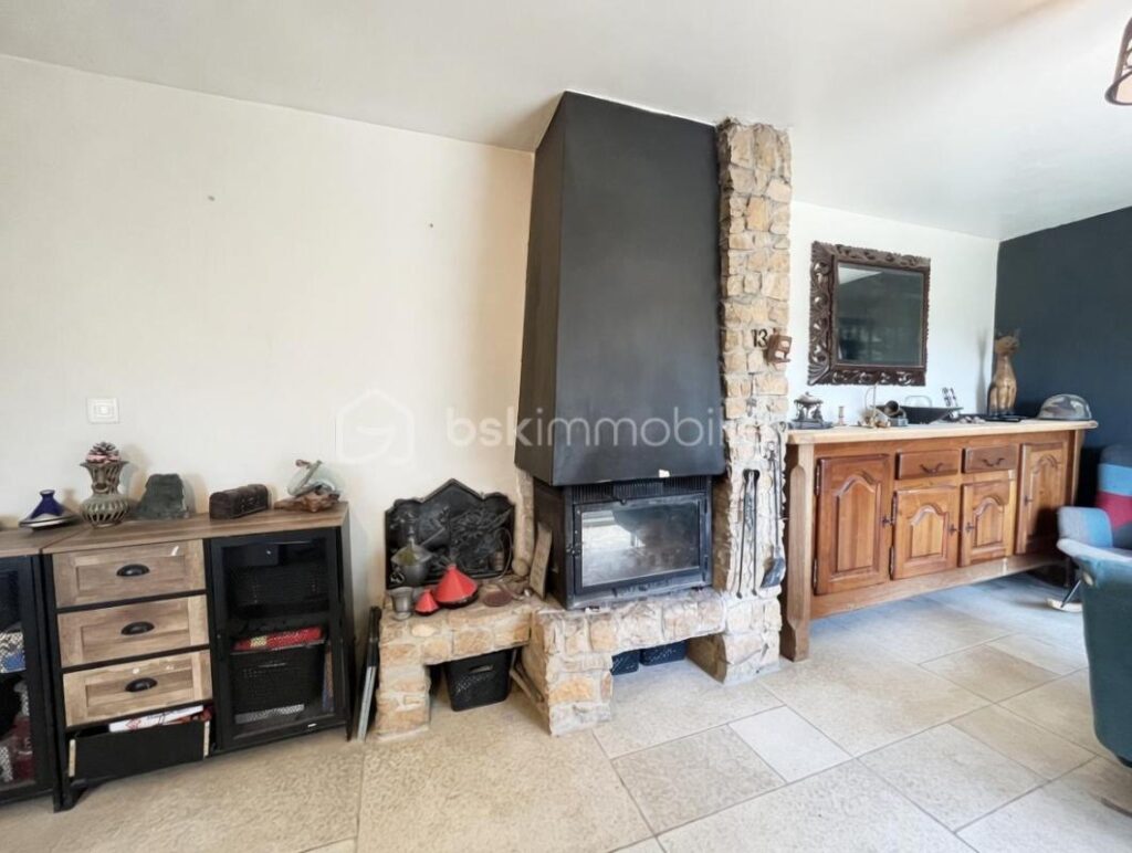 Villa T3 de 63 m2 pleine de potentiel – Saint-Paul-en-Forêt – Terrain de 2000 m2 – 3 pièces – 2 chambres – 63 m²