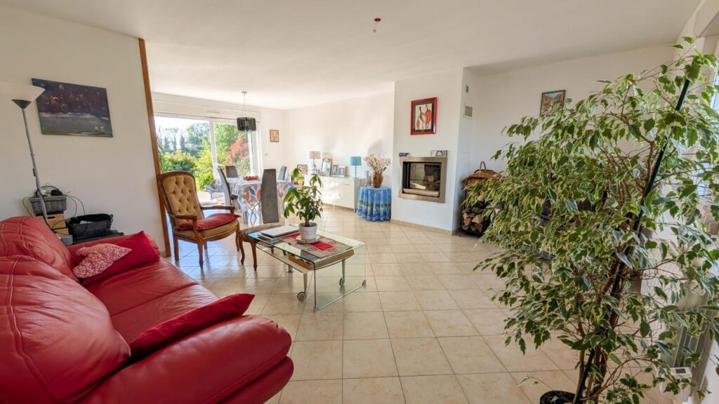 Pavillon individuel 115 m² sur sous-sol complet – 5 pièces – 3 chambres – 114 m²