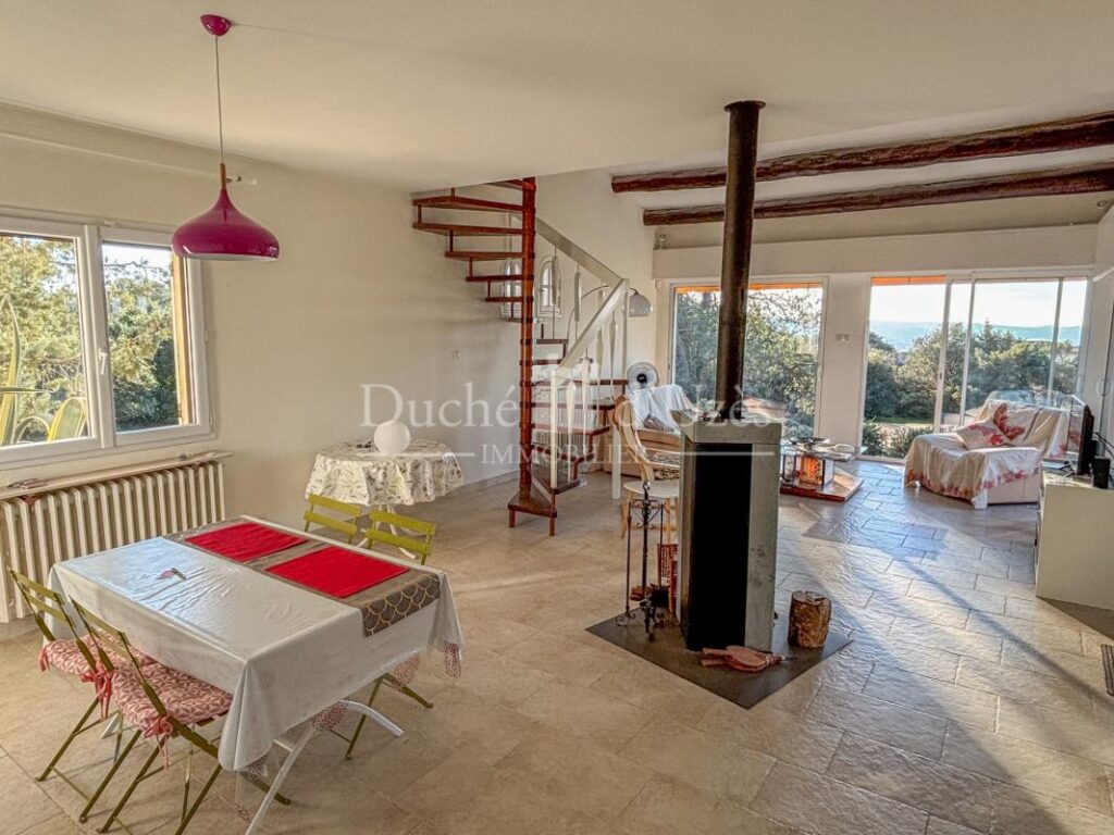 Villa – 5 pièces – 4 chambres – 156 m²