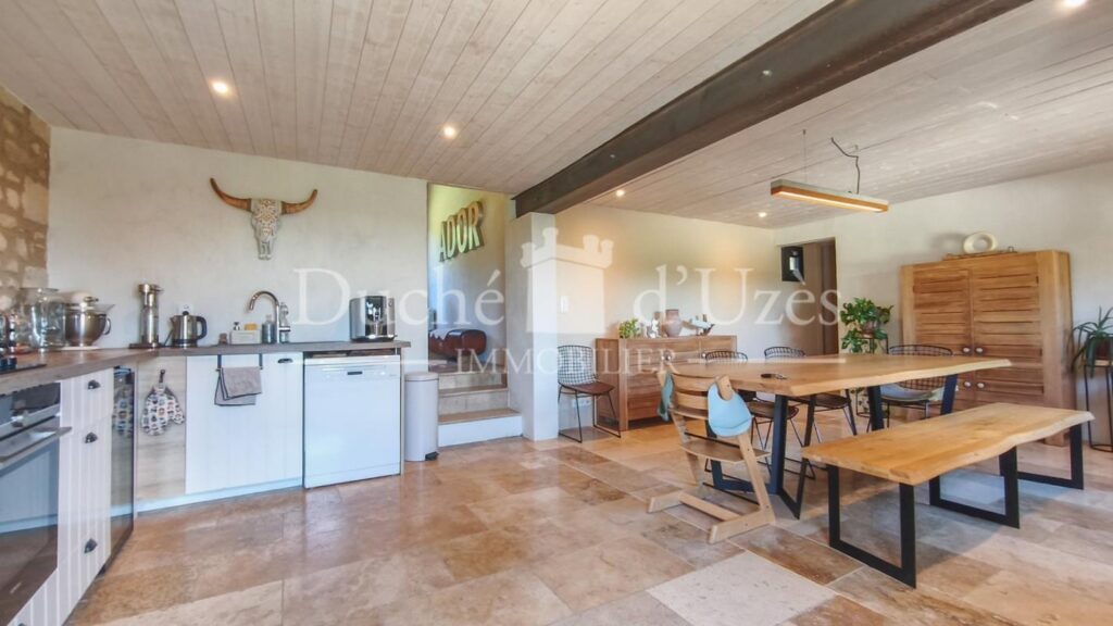Maison – 9 pièces – 4 chambres – 200 m²
