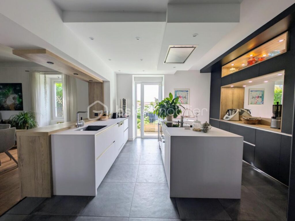 MAISON DE MAITRE RENOVEE – BORDS DE LOIRE – 7 pièces – 5 chambres – 198 m²