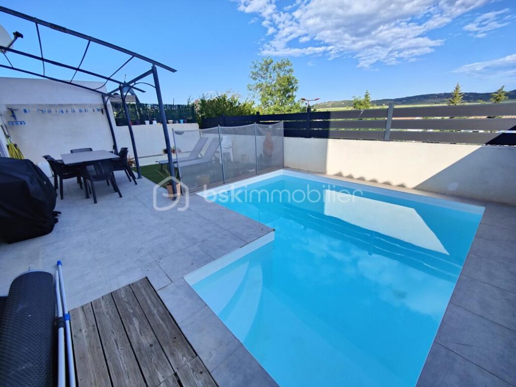 MONTREDON DES CORBIÈRES – VILLA R+1 – 120m² habitable – 3 CHAMBRES – DRESSING – CLIMATISATION RÉVERSIBLE – GARAGE – PISCINE EN DUR – VUE EXCEPTIONNELLE – 4 pièces – 3 chambres – 120 m²