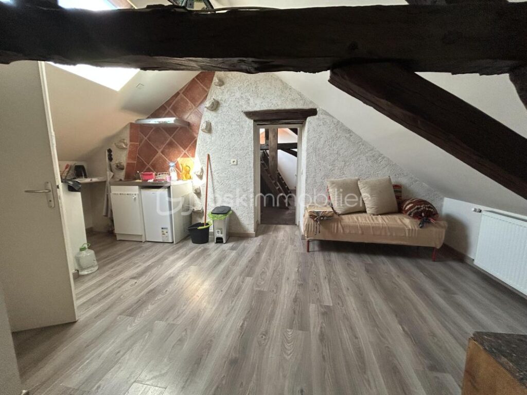 Maison de 130m2 – 3 chambres – Jardin avec vu sur l&rsquo;Yonne – 7 pièces – 3 chambres – 130 m²