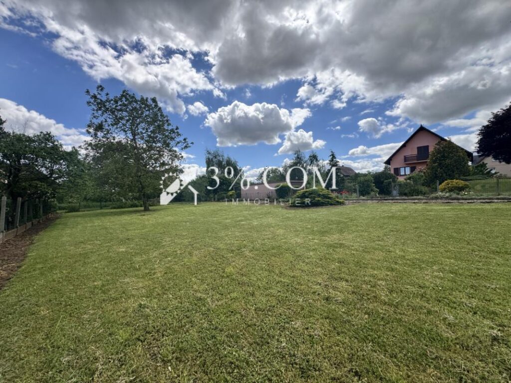3%COM Très beau terrain constructible 9 ares – NR pièces – NR chambres – 912 m²
