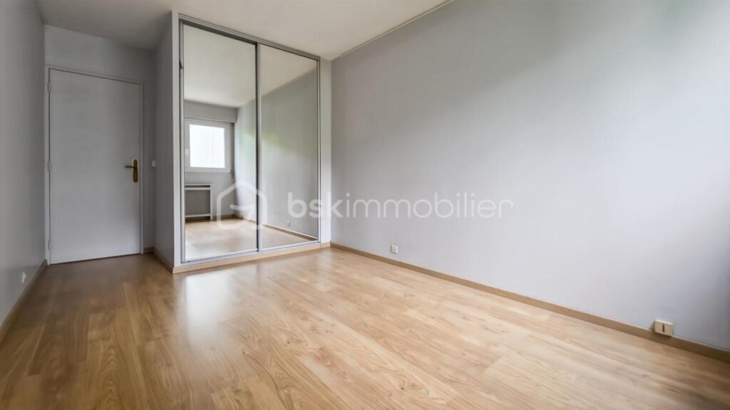 Appartement F3 – 65 m2 – Grand BALCON – cave – 3 pièces – 2 chambres – 65 m²