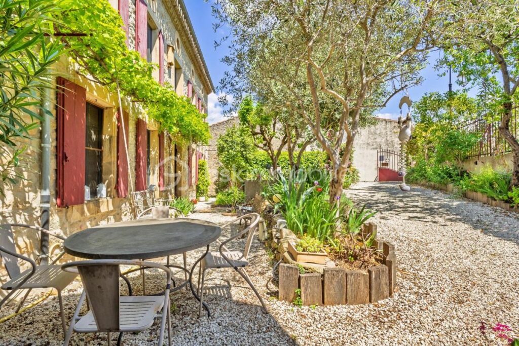 Magnifique maison d’hôtes et gîte de charme à vendre au cœur du Pays Cathare à proximité de Limoux et Carcassonne – 11 pièces – 8 chambres – 405 m²