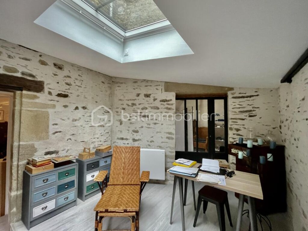 JOSSELIN – Maison de caractère avec jardin en surplomb et vue château – 7 pièces – 3 chambres – 132 m²
