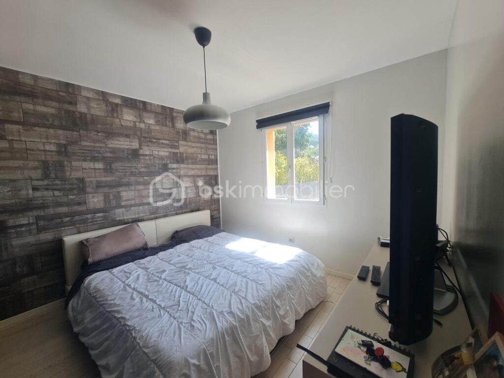 CARQUEIRANNE: VILLA T6 DE 130 M2 AVEC PISCINE VUE MER – 6 pièces – 4 chambres – 130 m²