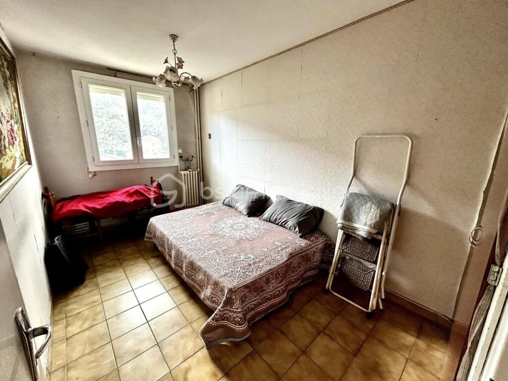 Appartement 74 m² à rénover – Vue étang – 8ᵉ étage avec ascenseur – Sète – 4 pièces – 3 chambres – 74 m²