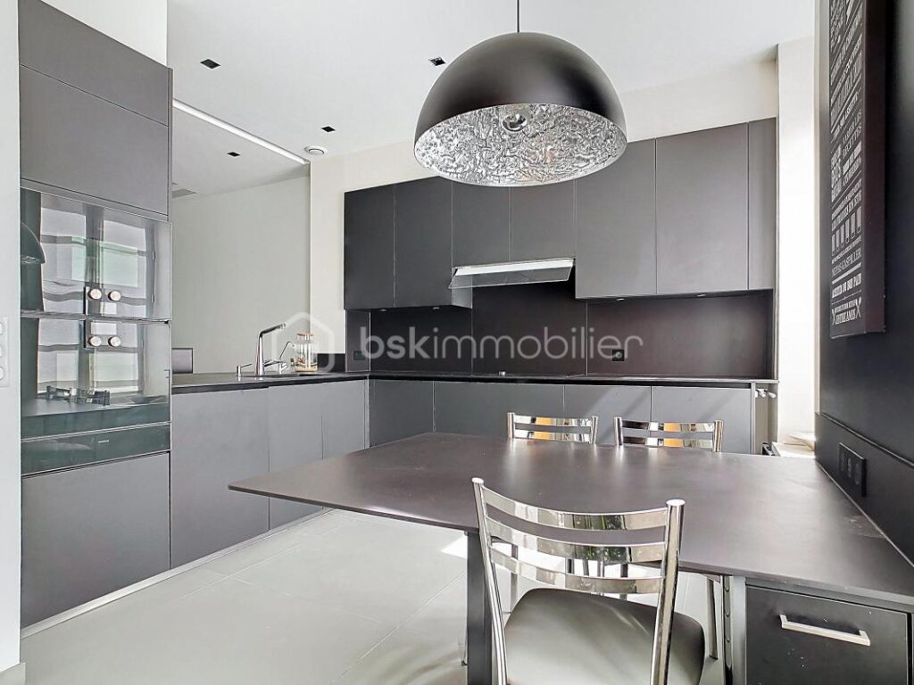 APPARTEMENT HAUT DE STANDING 215M² MEAUX CENTRE – 4 CHAMBRES – DPE C – 640 000 € – 8 pièces – 4 chambres – 162 m²