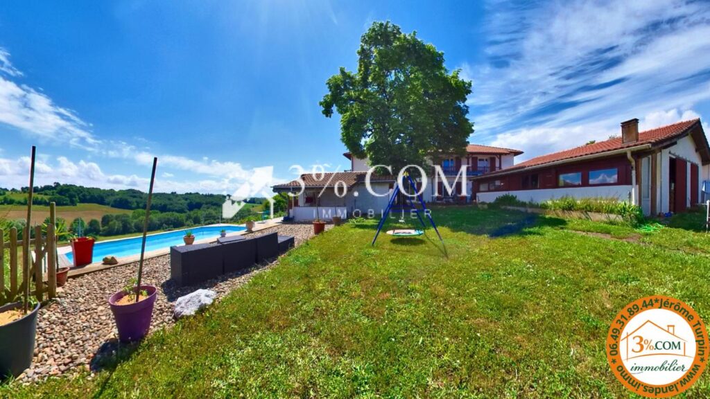 Maison de caractère 7 chambres avec vue dégagée, piscine et – 9 pièces – 7 chambres – 214 m²