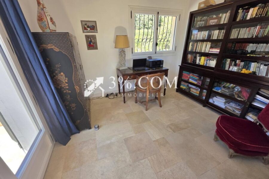 Maison à vendre à Saint raphael — Vue parc & jardin — photo 7