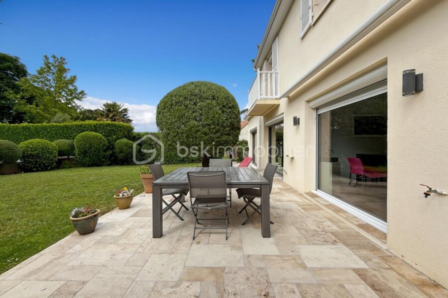 Maison à vendre à Saint germain les corbeil — Vue parc & jardin — photo 7