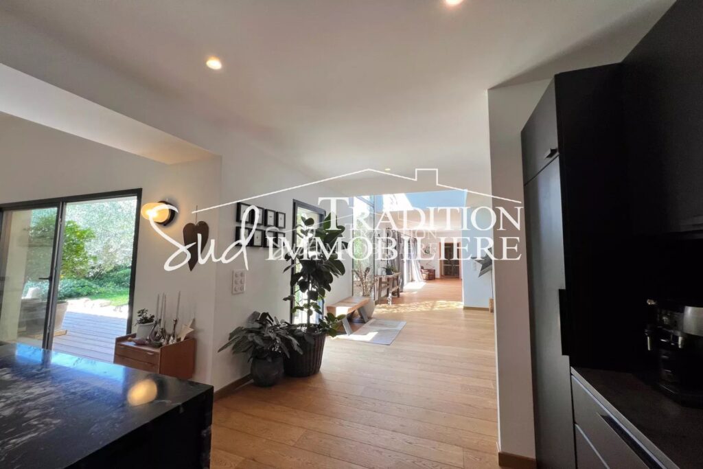 vente maison 10 Pièce(s) – 10 pièces – NR chambres – 240.00 m²