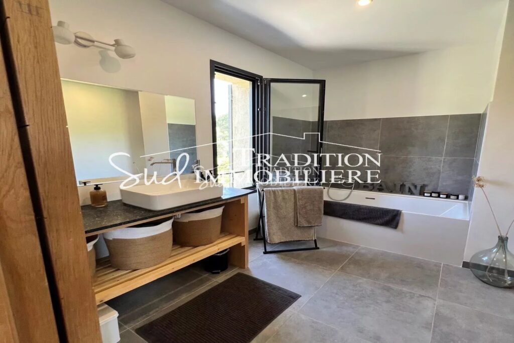 vente maison 10 Pièce(s) – 10 pièces – NR chambres – 240.00 m²