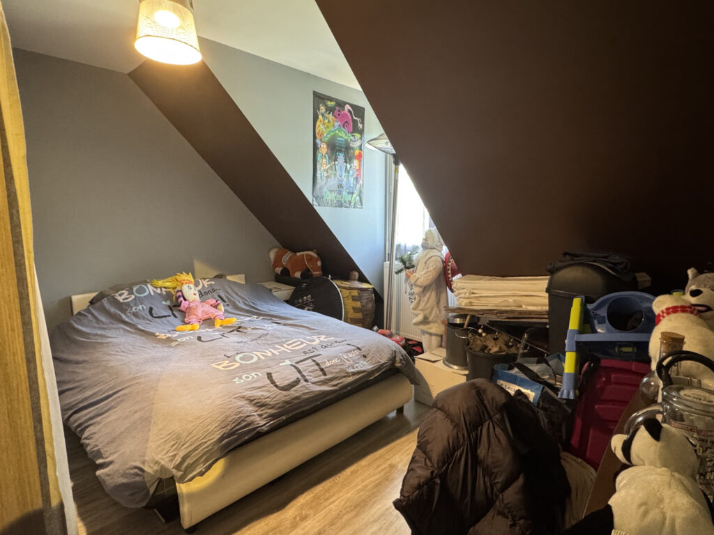 Proposée par Cazin Immobilier Située entre Vimoutiers et Gac – 6 pièces – 5 chambres – 109 m²