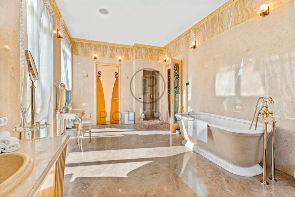 Domaine d’exception à vendre au Cap d’Antibes – Château du Cap – 15 pièces – 11 chambres – 1000 m²