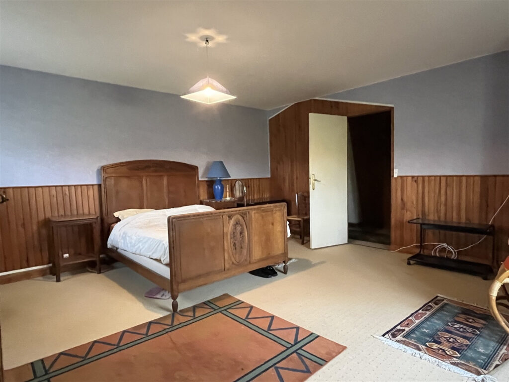 Située au milieu des prairies du Pays d&rsquo;Auge, au bout d&rsquo;un c – 9 pièces – 6 chambres – 170 m²