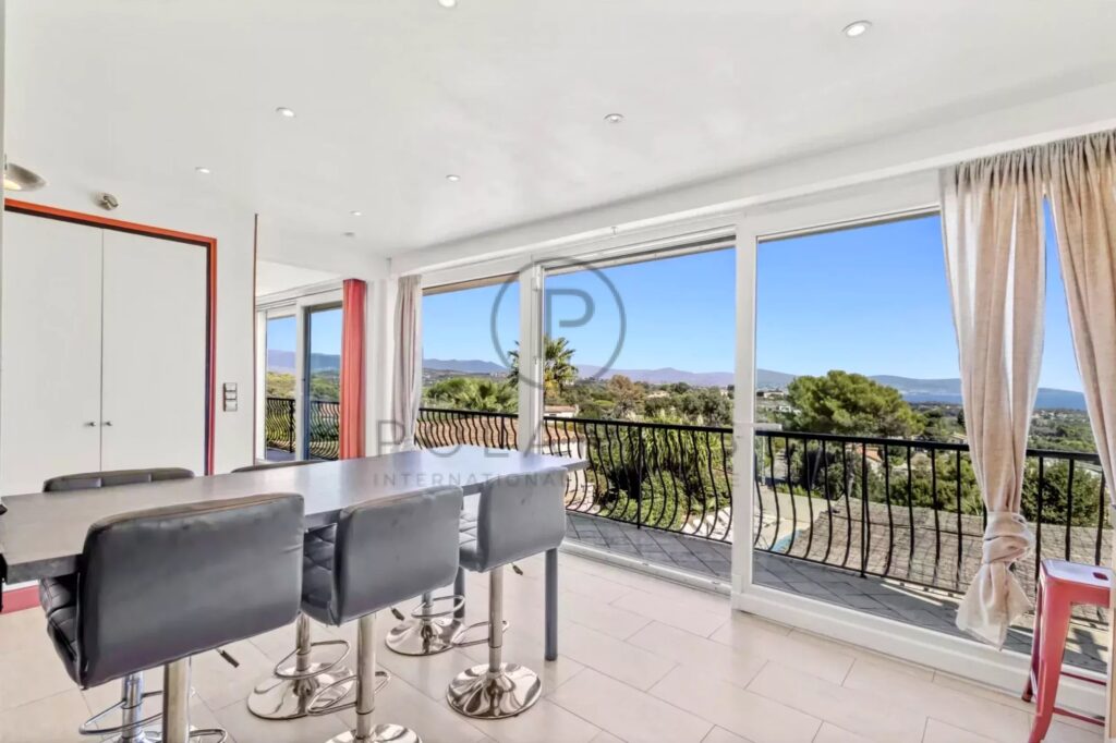 Villa de luxe avec vue sur la mer à vendre à Antibes – 6 chambres, piscine et appartement d&rsquo;invités – 9 pièces – 6 chambres – 350 m²