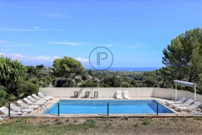 Villa de luxe avec vue sur la mer à vendre à Antibes – 6 chambres, piscine et appartement d&rsquo;invités – 9 pièces – 6 chambres – 350 m²