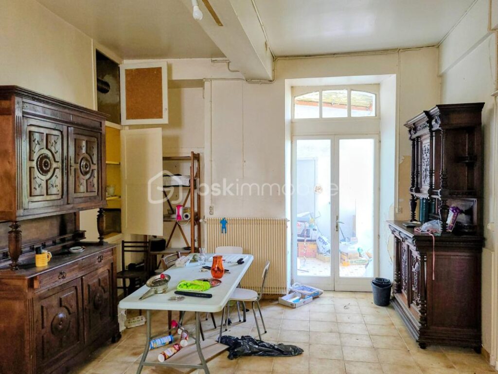 Volumes et potentiel – Maison de 240 m² avec vue dégagée sur la Garonne – 7 pièces – 4 chambres – 207 m²