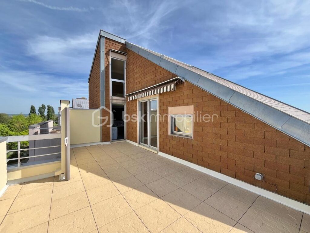 DIJON Montchapet : Dernier étage/terrasse appartement duplex 64m² – 1 chambre avec piscine et garage – 2 pièces – 1 chambre – 63 m²