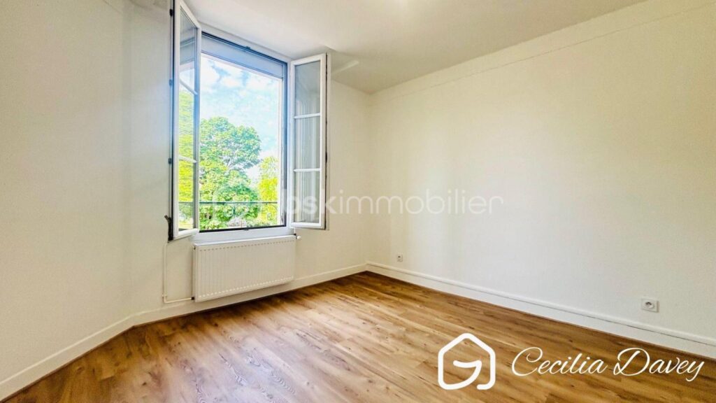 *** Nouveauté : Superbe Appartement très lumineux , refait entièrement à neuf, situé au cœur d&rsquo;un secteur recherché de la ville de Sens*** – 3 pièces – 2 chambres – 52 m²