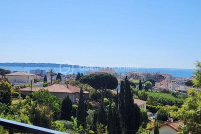 Golfe-Juan – Dernier étage – Terrasse – Vue mer dégagée – Calme absolu – 2 pièces – 1 chambre – 54 m²